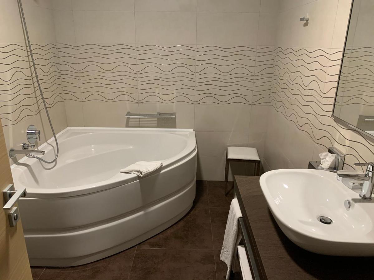 Turin Airport Hotel & Residence San Francesco al Campo Eksteriør billede